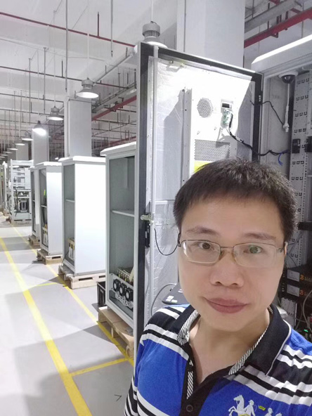 王總監(jiān)帶領(lǐng)研發(fā)團(tuán)隊現(xiàn)場服務(wù)