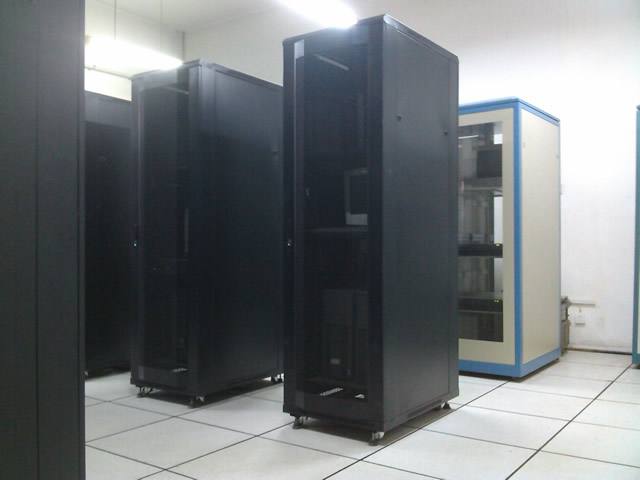 機(jī)房環(huán)境漏水、濕度、煙霧如何實(shí)現(xiàn)報(bào)警？安裝動(dòng)環(huán)系統(tǒng)即可！