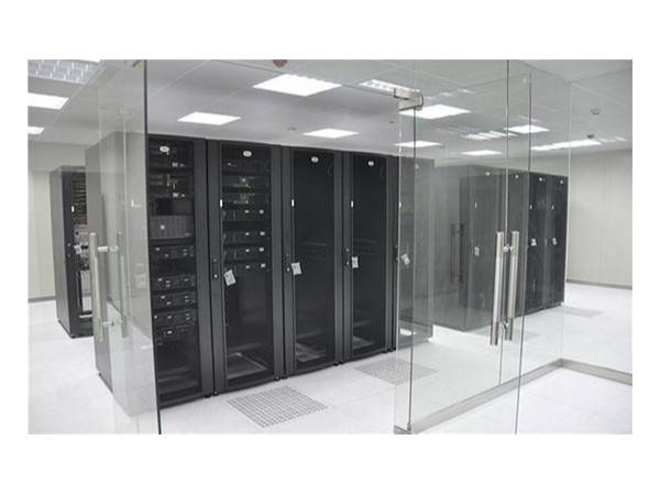 安裝網(wǎng)絡(luò)設(shè)備環(huán)境監(jiān)控系統(tǒng)，實(shí)現(xiàn)智能巡檢