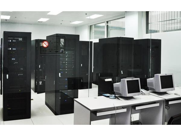 智慧校園網(wǎng)絡(luò)機(jī)房動(dòng)力環(huán)境監(jiān)控方案，應(yīng)選用哪款主機(jī)？