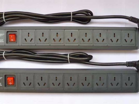 機(jī)柜專(zhuān)用PDU與插座的區(qū)別是什么？又如何選擇？